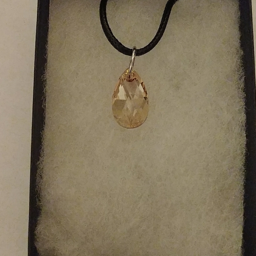 Daffodil Gold Crystal Teardrop Necklace - Picture 2 of 8
